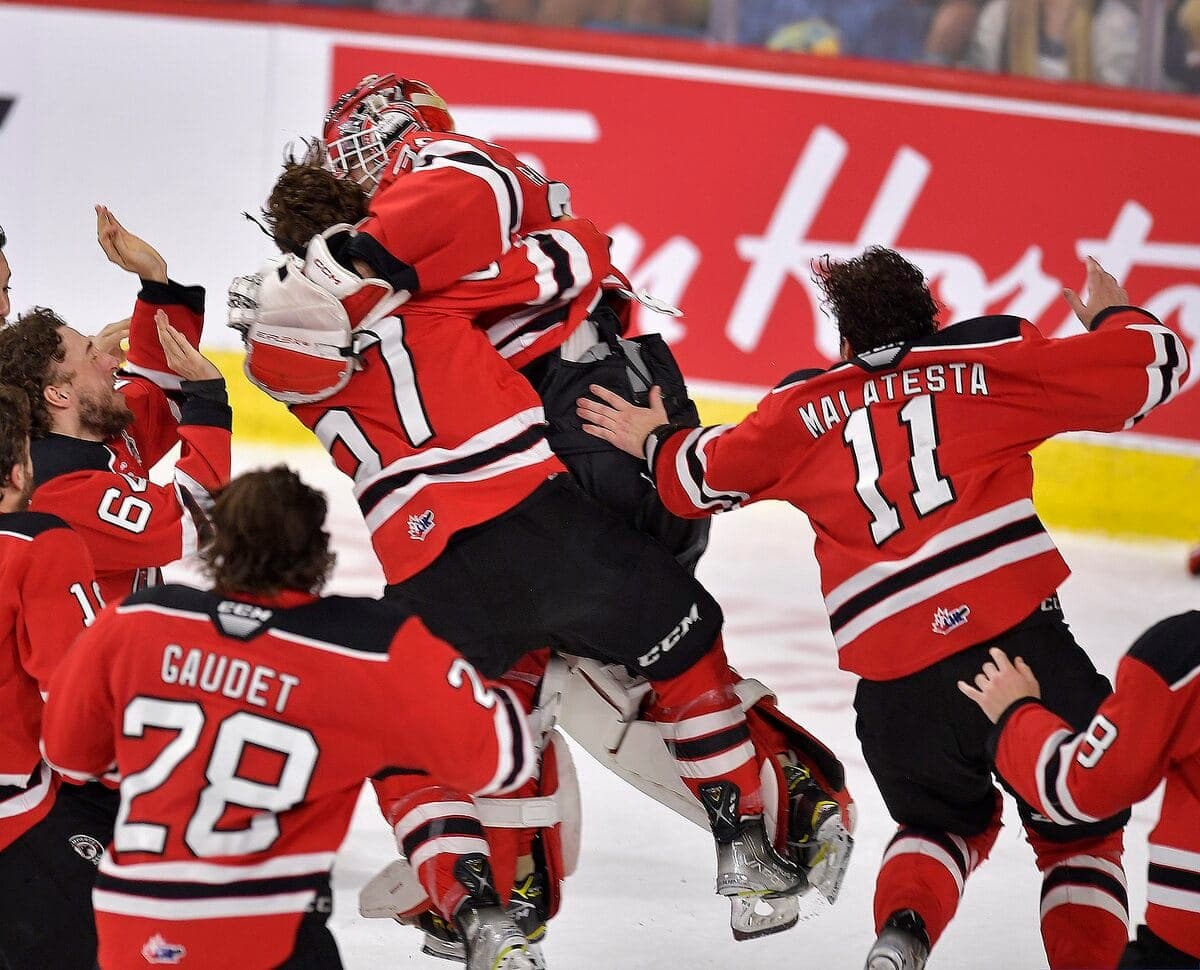 C'est terminé ! Les Remparts l'emportent 5 à 0 et mettent la main sur la Coupe Memorial.