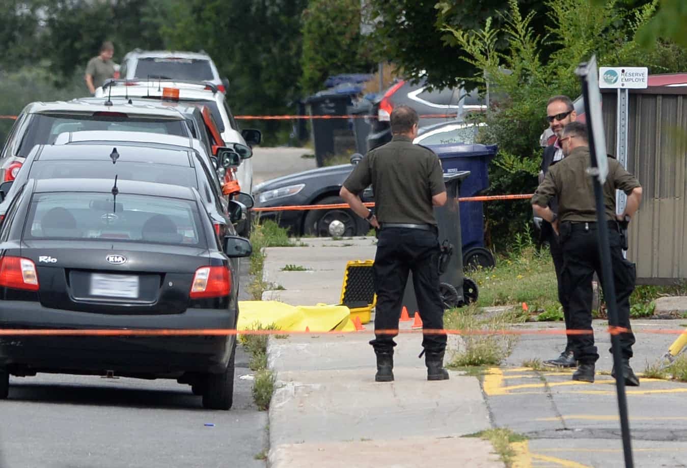 Nitchell LaPaix, un homme de 27 ans connu pour ses liens avec un influent chef de gang de rue, a été assassiné en pleine rue, dans la nuit du mardi 17 août 2021, à Laval. Le crime a été perpétré vers 2h30 du matin dans la rue Saint-Luc, près de la rue Meunier Ouest, dans un secteur résidentiel du quartier Pont-Viau. MAXIME DELAND/AGENCE QMI