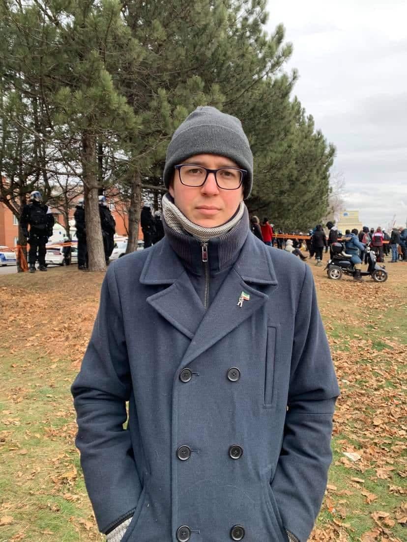 Alexandre Leduc, député solidaire d'Hochelaga, était sur place lundi matin lors du démantèlement du campement le long de la rue Notre-Dame.