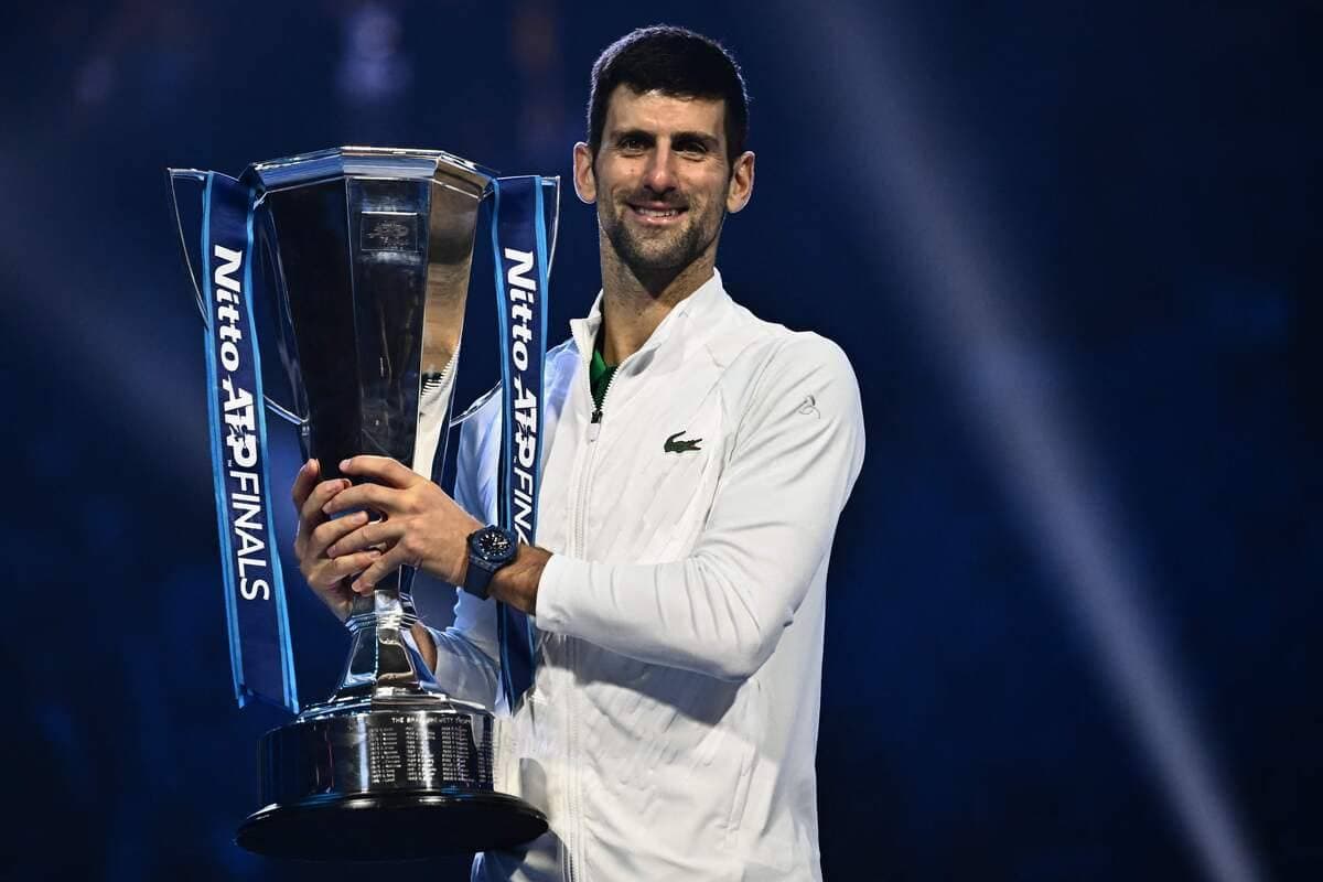 Sous les confettis, Novak Djokovic a célébré son sixième titre à la finale de l’ATP à Turin, dimanche.