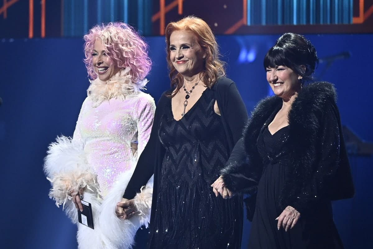 Joe Bocan, Marie Denise Pelletier et Marie Carmen lors du 44e Gala de l’ADISQ, le 6 novembre 2022, quand leur spectacle «Pour une histoire d’un soir» avait remporté une statuette.