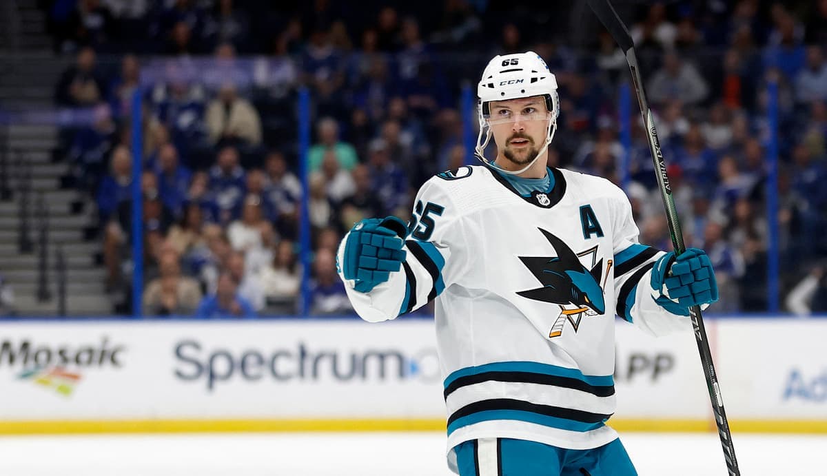 Erik Karlsson célèbre un but face au Lightning de Tampa Bay en février dernier.