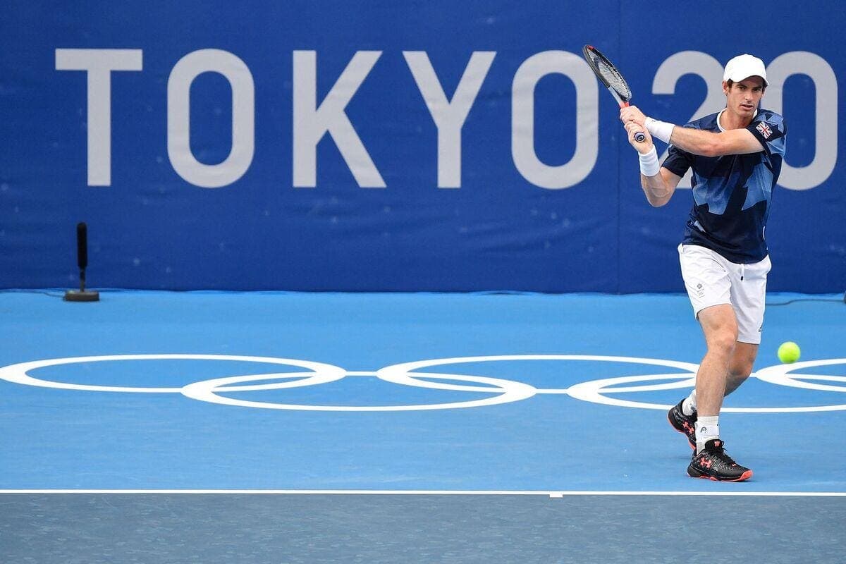 Le Britannique Andy Murray assiste à une séance d'entraînement au parc de tennis d'Ariake avant les Jeux Olympiques de Tokyo 2020.