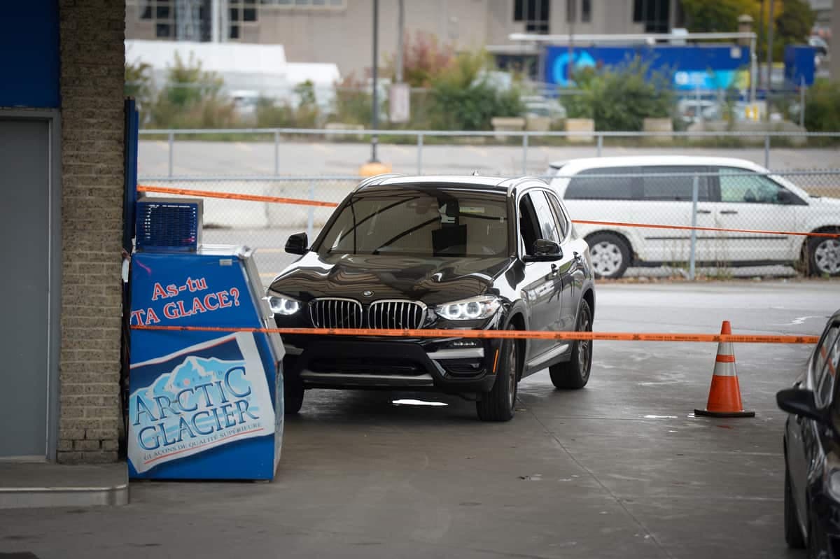 Un homme qui a été criblé de balles dans le secteur d’Anjou à Montréal, hier, a réussi à immobiliser son véhicule dans une station-service du boulevard Métropolitain.