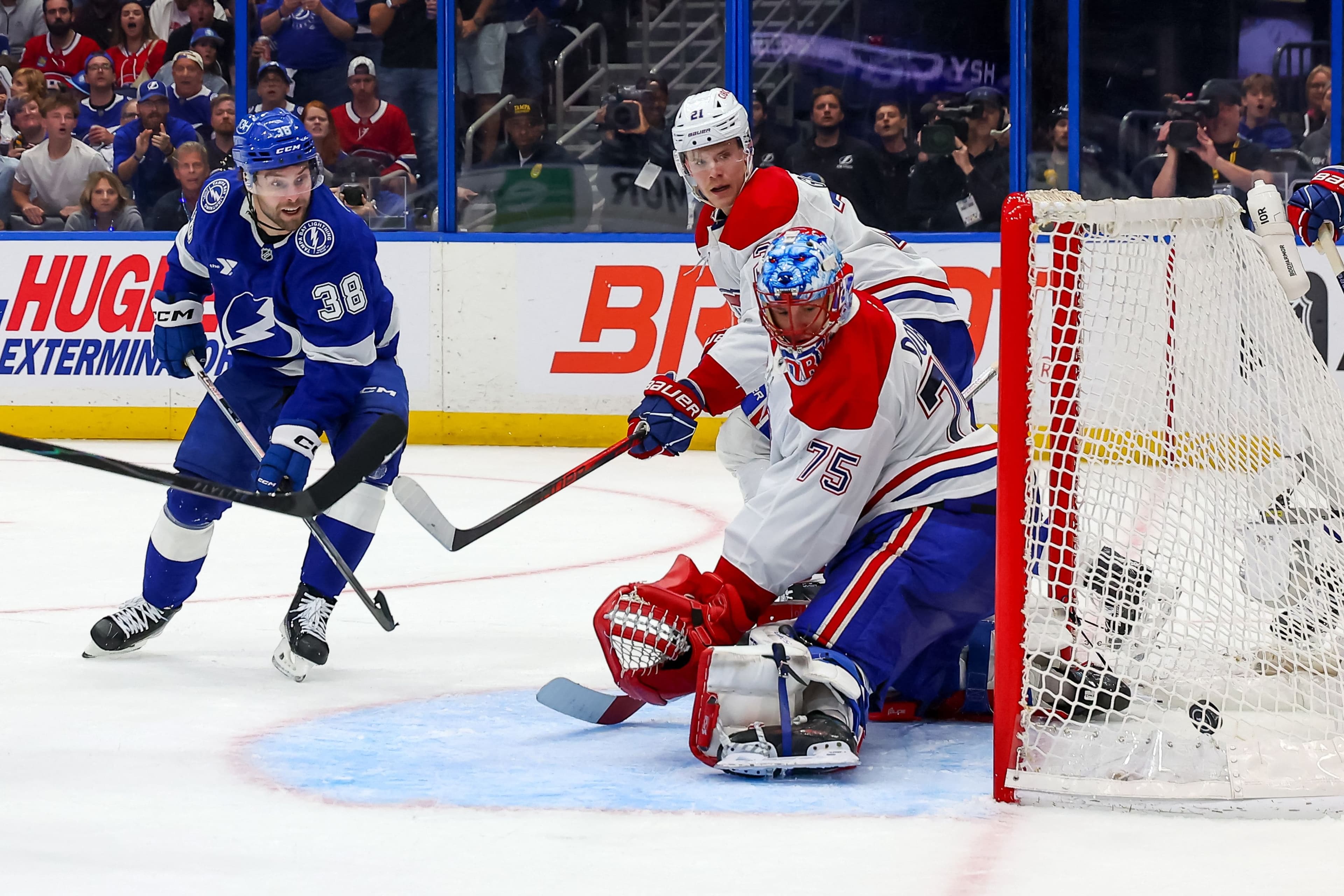 Brandon Hagel a été dérangeant toute la soirée.