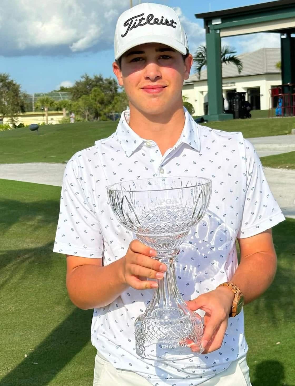 Le golfeur québécois Émile Lebrun a remporté le Championnat final du circuit junior du sud de la Floride le dimanche 3 décembre 2023 au club de golf The Park West Palm, à West Palm Beach.