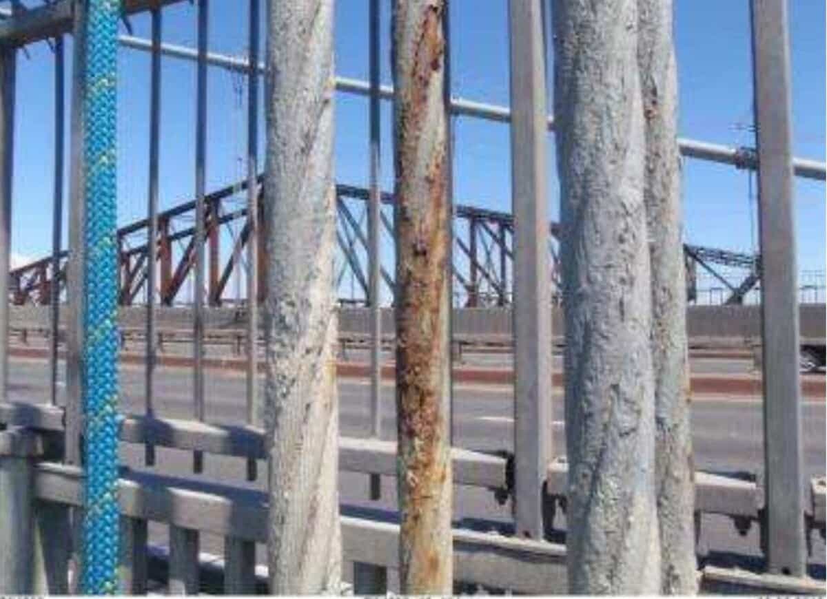 Une inspection réalisée il y a un an avait mis en lumière des problèmes de corrosion sur la surface de certaines suspentes.