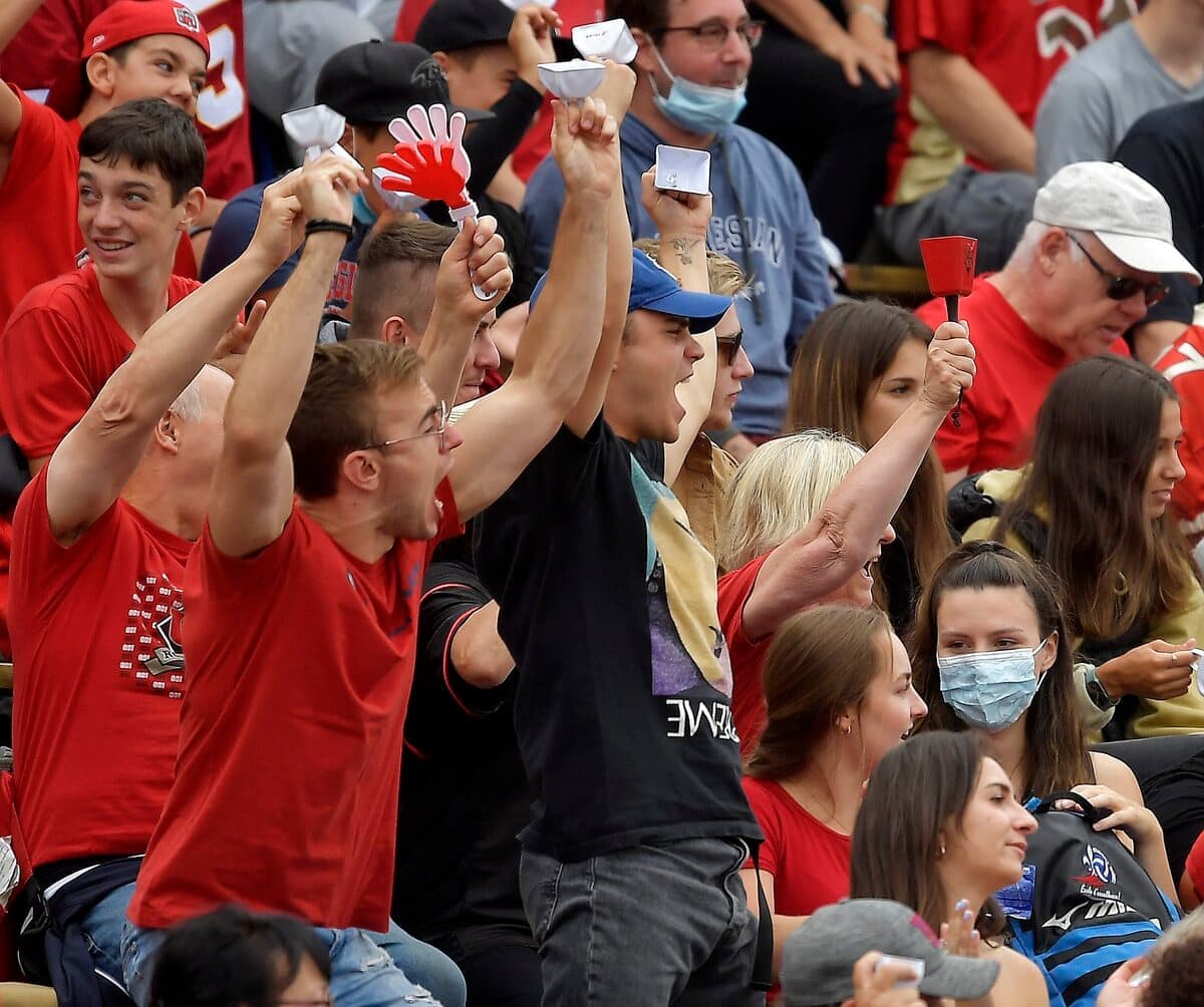 Les partisans du Rouge et Or étaient nombreux et bruyants, dimanche, au Stade Telus.