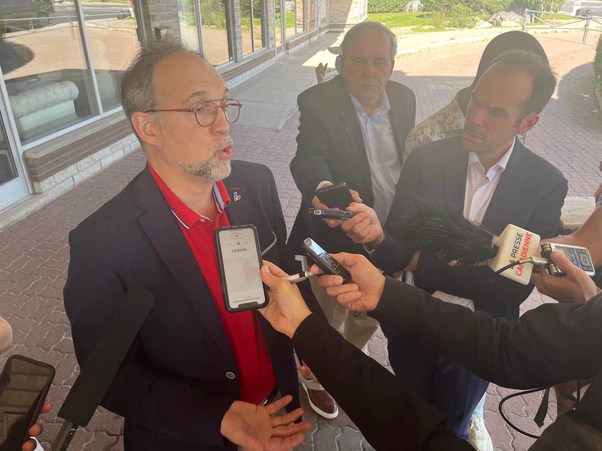 L’ex-procureur fédéral et candidat du PLQ dans Acadie, André A. Morin, affirme que le déclin du français n’est pas inquiétant parce qu’il y a assez de mesures en place au Québec pour assurer sa survie. PHOTO NICOLAS LACHANCE/AGENCE QMI