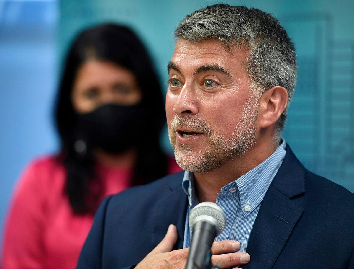 Paul-Christian Nolin a officialisé sa candidature comme conseiller de Saint-Roch–Saint-Sauveur pour Équipe Marie-Josée Savard.