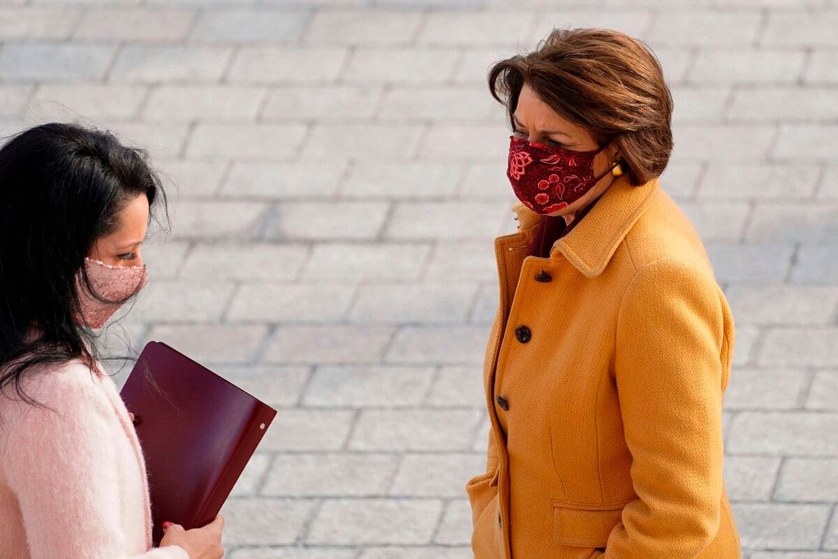 Amy Klobuchar (À droite)