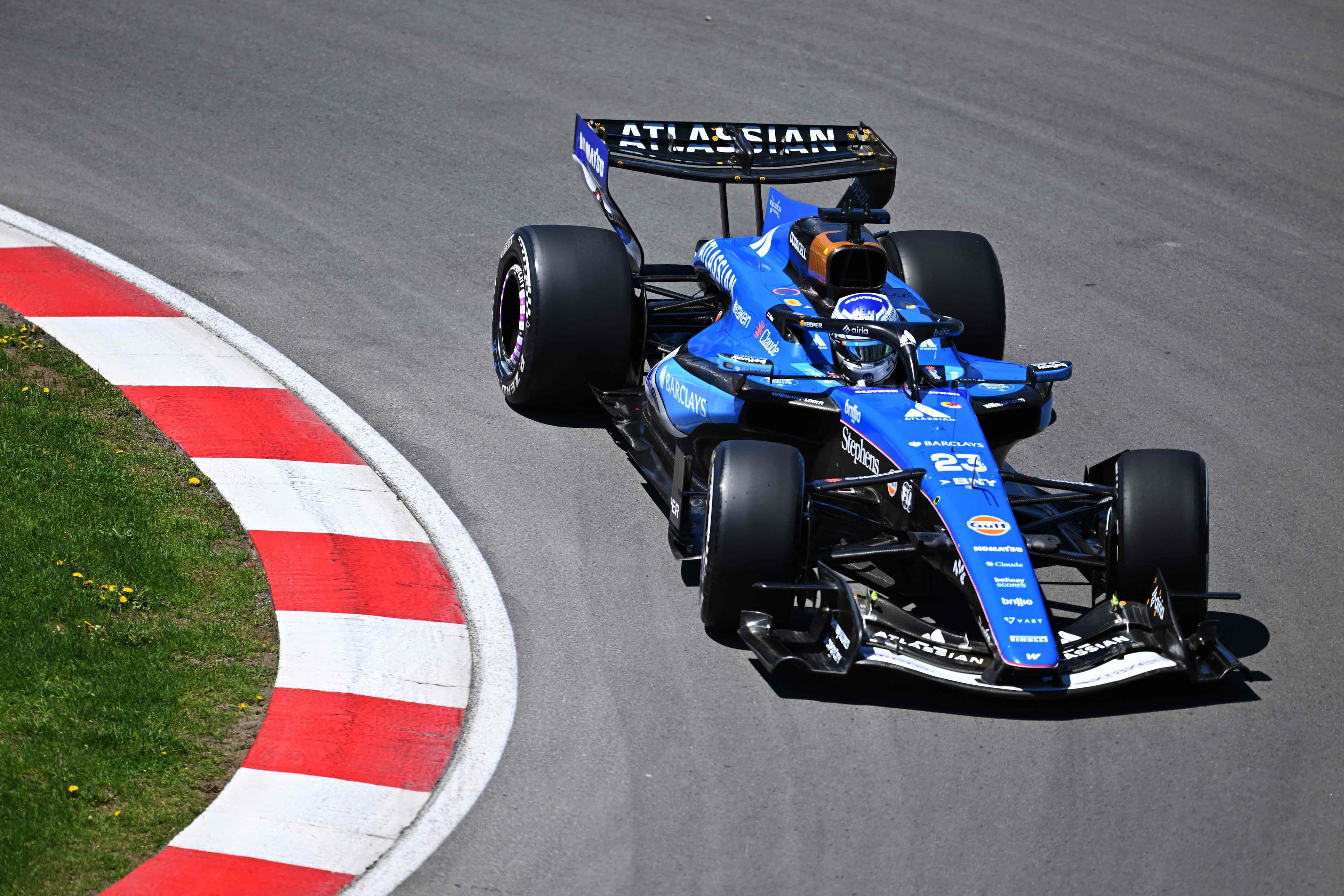 Alexander Albon à bord de sa Mercedes jeudi, avant son incident avec une marmotte à Montréal.