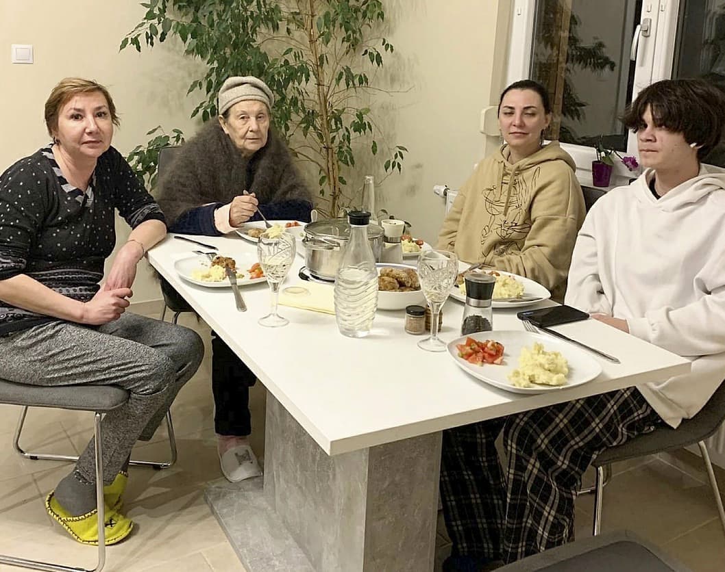 Une partie de la famille de Michelle Dandik Zaale arrivée en sécurité en Slovaquie
.