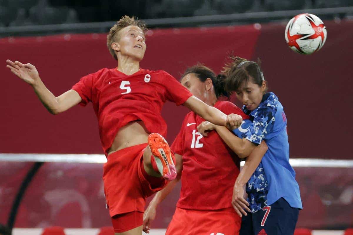 Quinn (#5) pendant l'épreuve de soccer aux Jeux olympiques de Tokyo 2020.