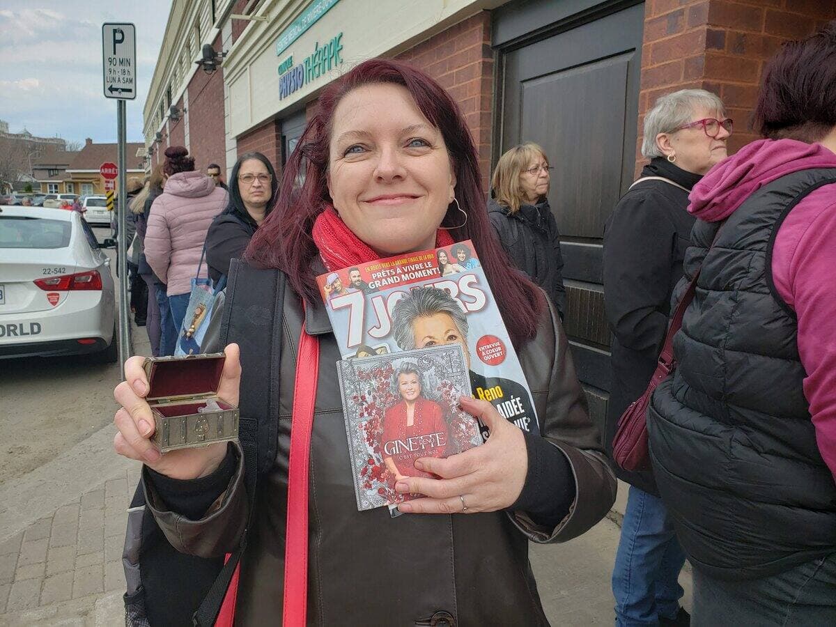 Valérie Chouinard a acheté un CD et une revue pour les faire dédicacer par Ginette Reno qui pour elle, est un modèle de persévérance.