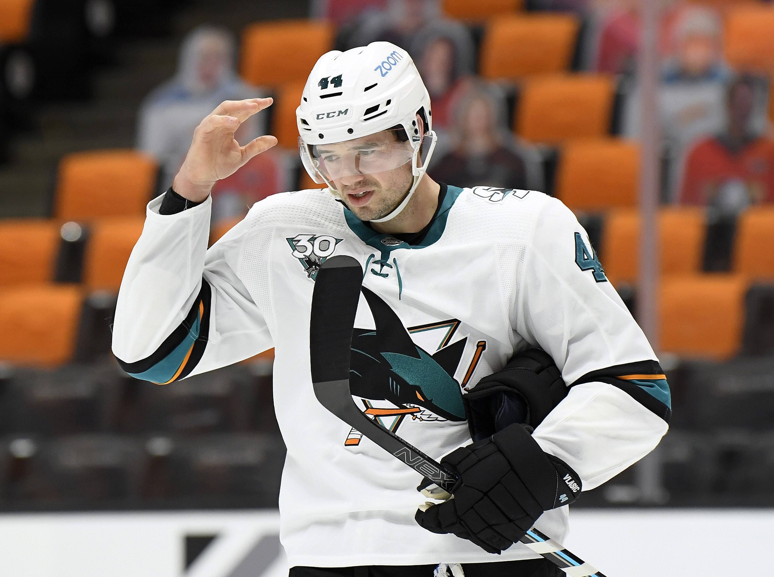 Le défenseur Marc-Édouard Vlasic qui s’échauffe avant le début d’un match des Sharks de San Jose
face aux Coyotes de l’Arizona, à
Glendale, le 27 mars dernier.