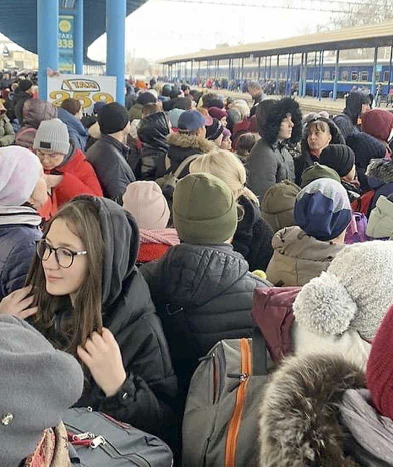 Files d'attente auxquelles sont confrontés les Ukrainiens en Slovaquie ces jours-ci
.
