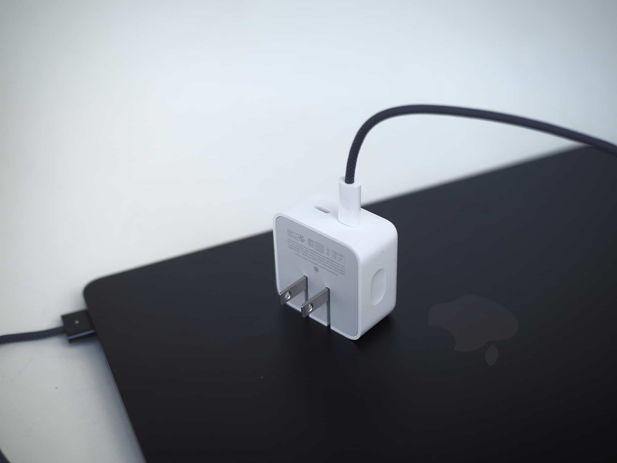 Pour la première fois avec un MacBook Air, vous devrez choisir quel chargeur sera livré avec l’appareil.