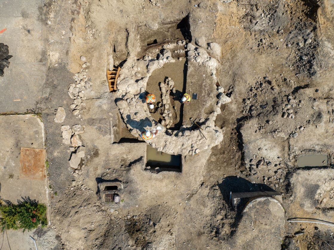 Photo aérienne des vestiges du moulin datant du régime français.