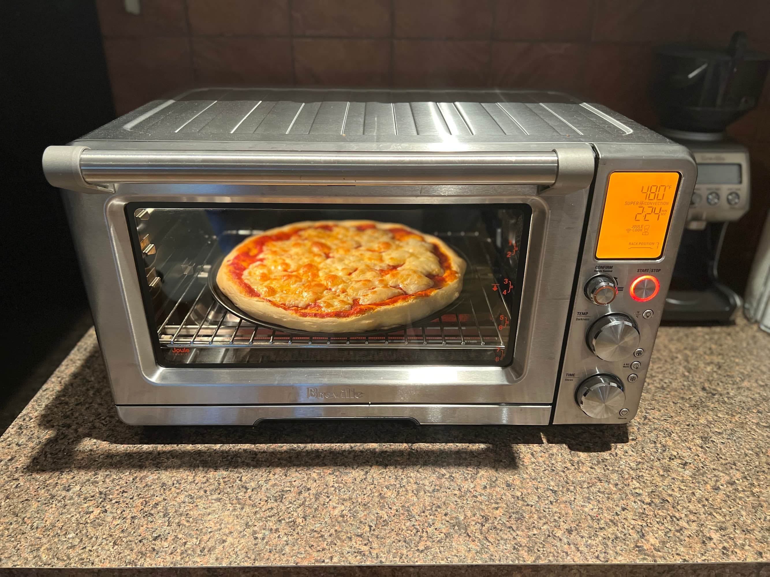 Vous pouvez faire une pizza de 13 pouces dans le four Joule.