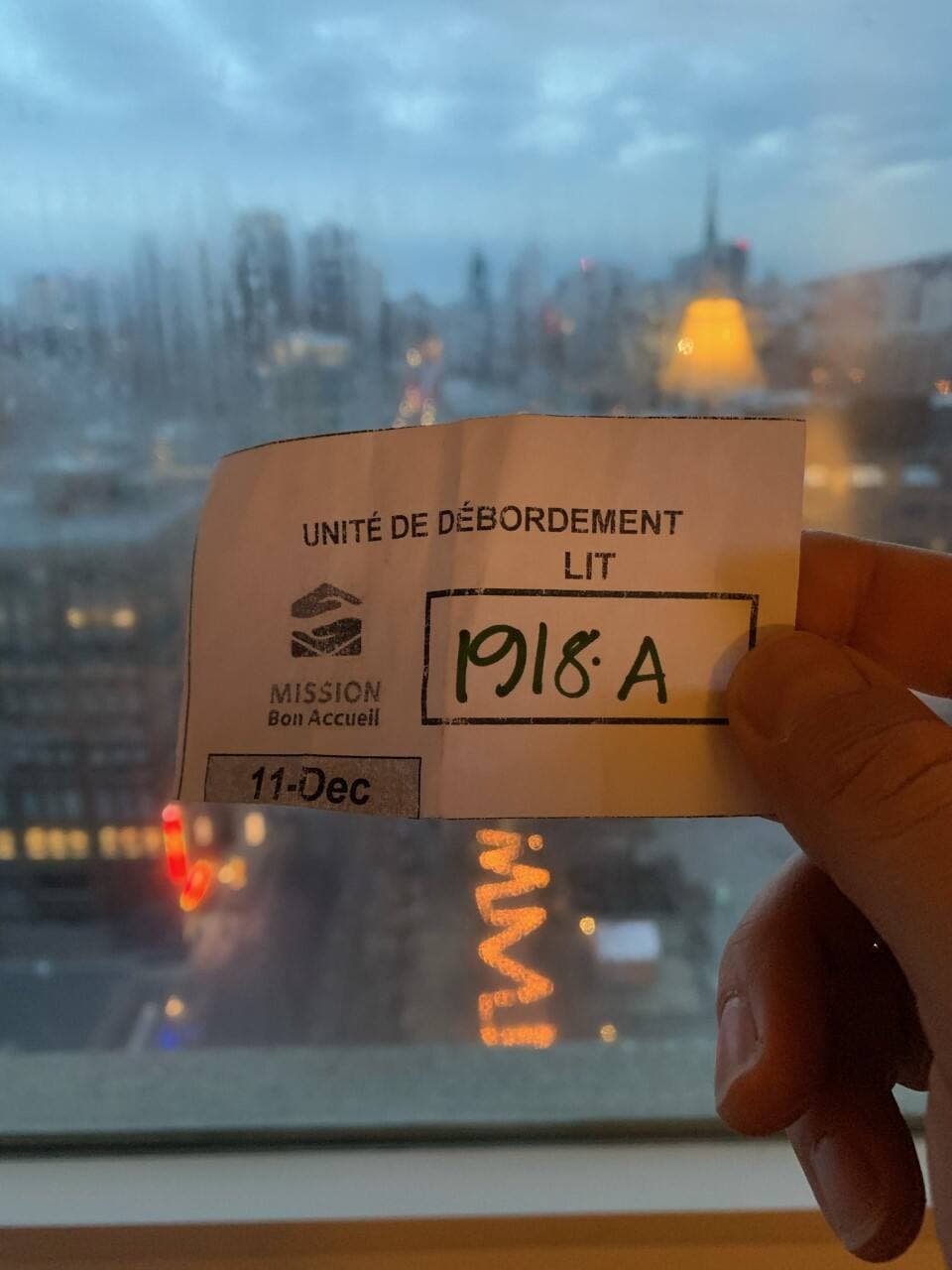 La chambre à laquelle on m'a assigné était au 19e étage de l'hôtel. J'y avais une très belle vue sur le centre-ville de Montréal.