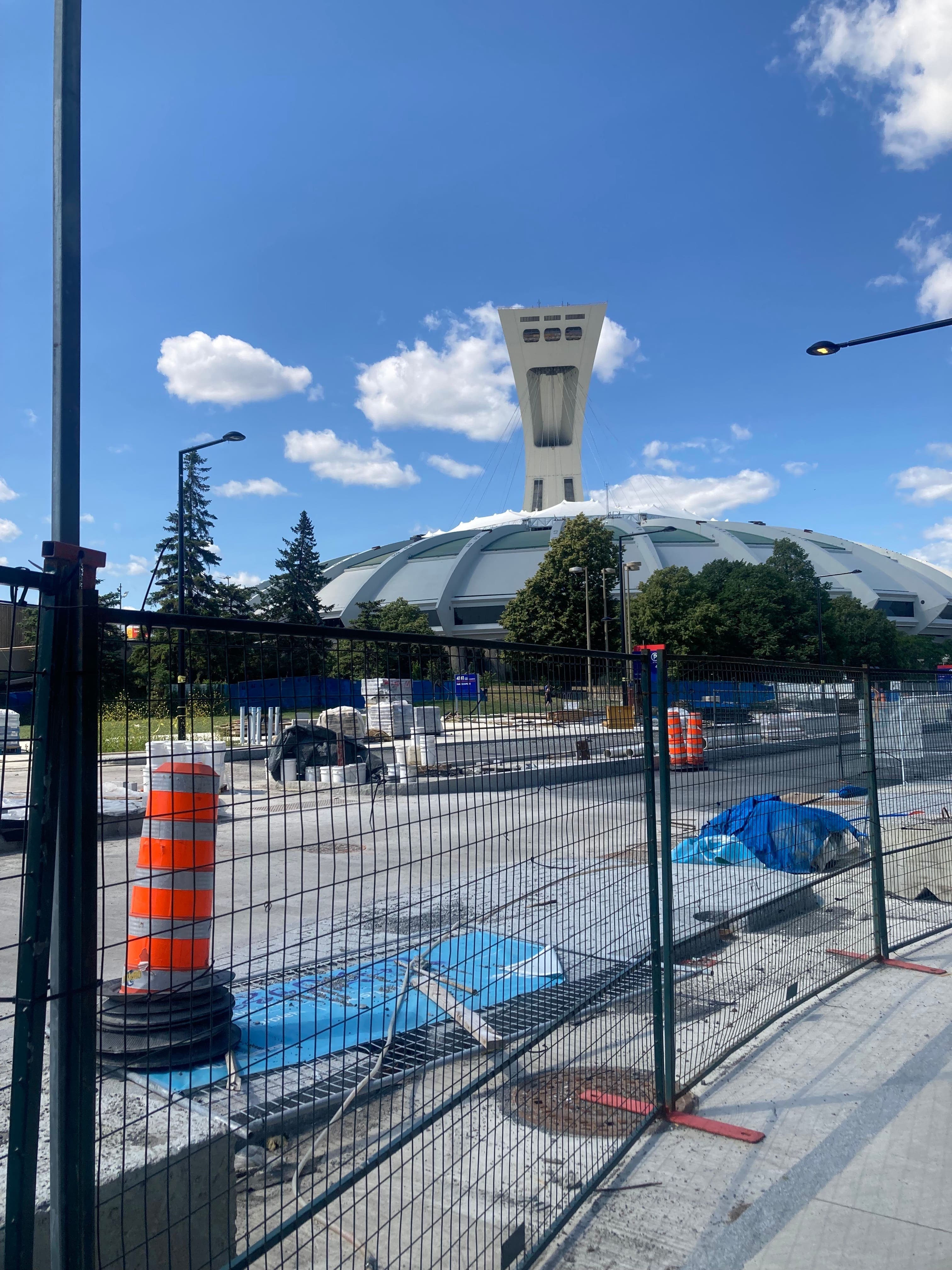 Les alentours du stade olympique sont peu attrayants.