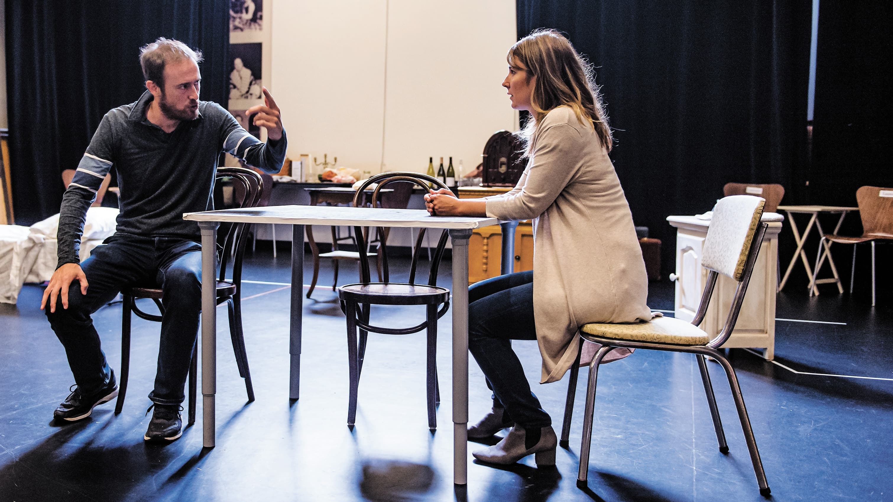 Renaud Paradis et Julie Daoust lors des répétitions de la pièce Adieu Monsieur Haffmann, qui a pris l’affiche pour la dernière fois mercredi soir au Théâtre du Rideau Vert, à Montréal.