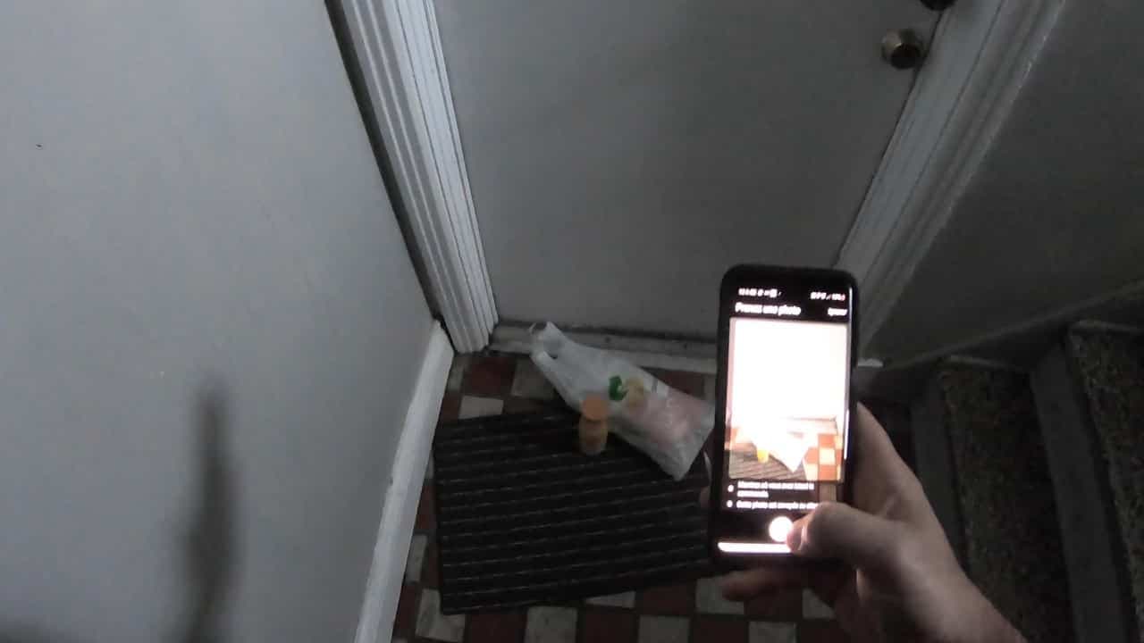 L'application Uber Eats met dorénavant par défaut l’option de laisser la commande à la porte du client.